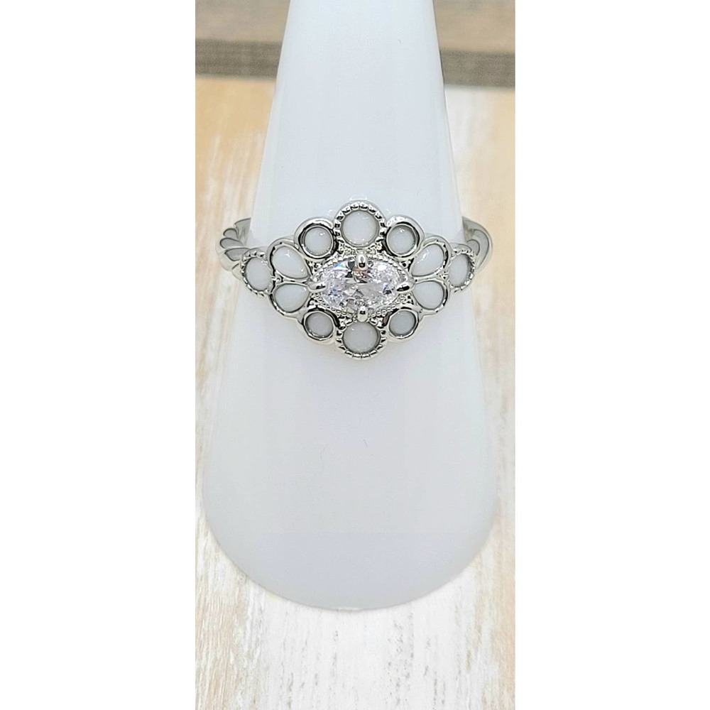 NWT $84 "Wild & Free" White Magnesite & Topaz Sz 8